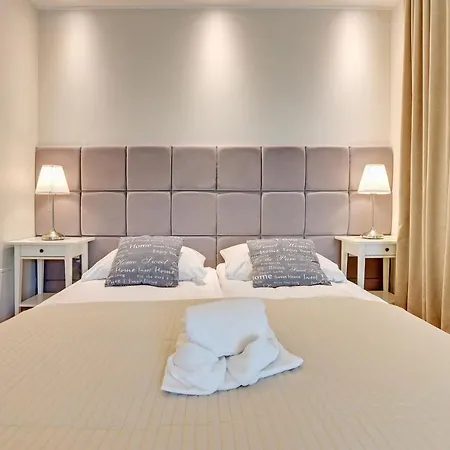 Montevideo Centrum 4 By Grand Апартаменти *